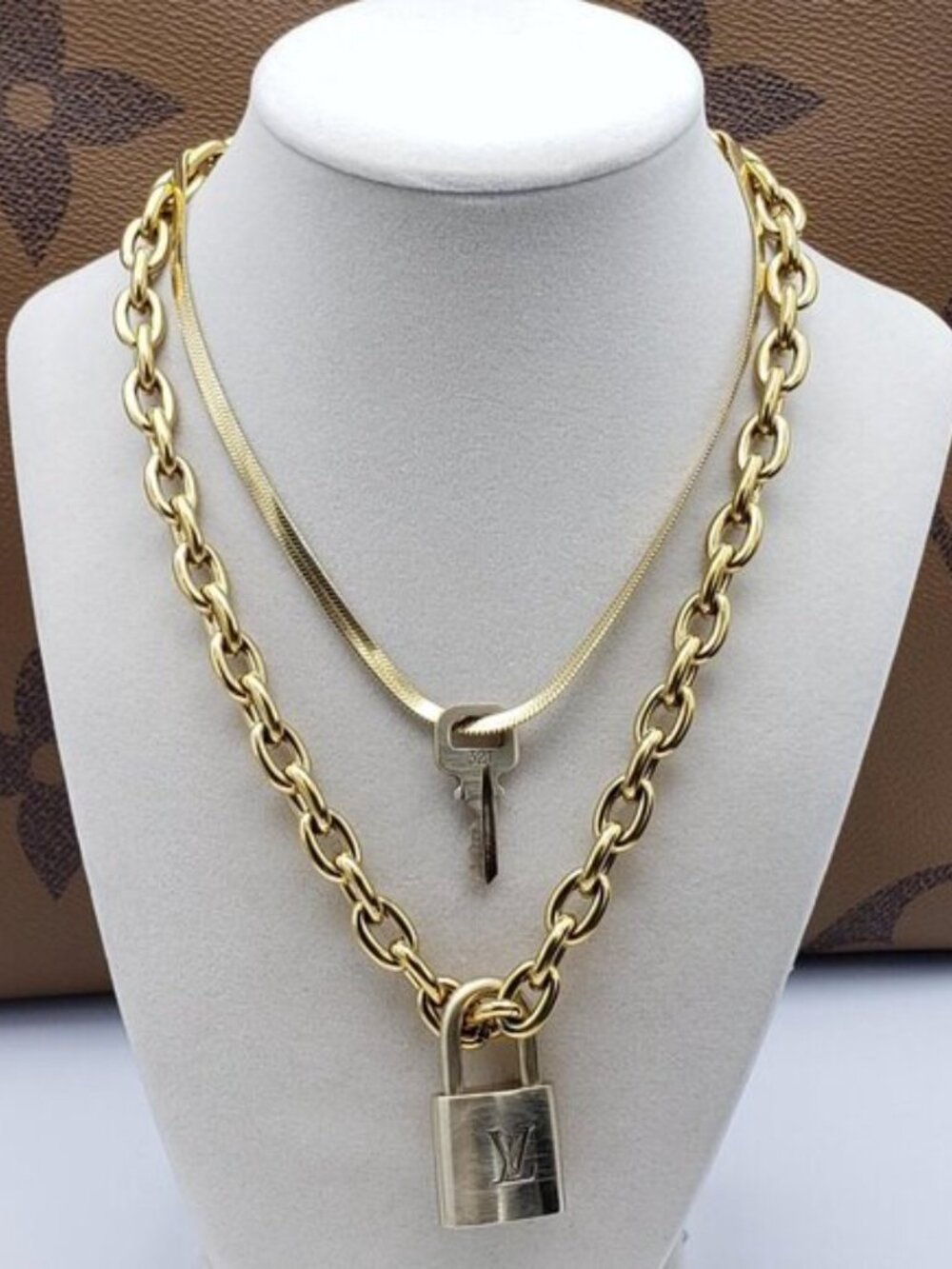 Authentic Louis Vuitton Padlock w/unbranded 18k GoldPlated stainless DoubleChain - Picture 13 of 15